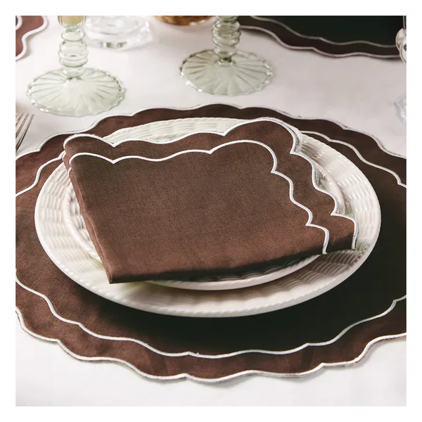 Embroidered linen napkin, scalloped edge, 40×40 to 55×55